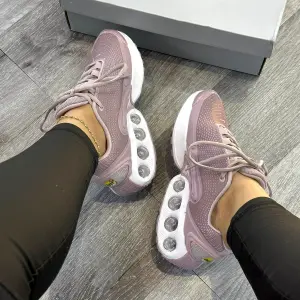 NIKE DN