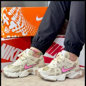 NIKE ARAÑA
