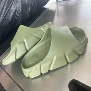 Pantuflas balenciaga de caballero