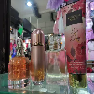 KIT 07MADRE(3 PERFUMES + SPLAHS + CREMA)