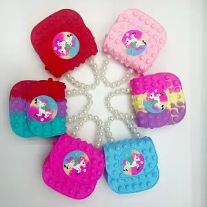BOLSO PARA NIÑA ESTILO POP IT