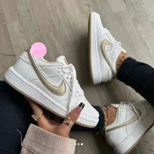 NIKE DUNK DOBLE CHULO DAMA