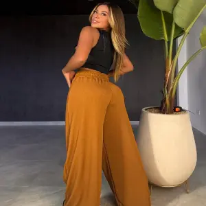 Pantalón Juli: Elegancia y Confort en Cada Paso - Pantalon Juli