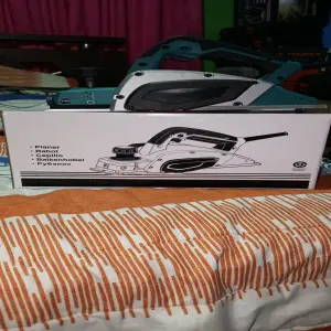 Cepillo eléctrico para madera 3 1/4 nuev