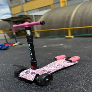 Patineta Scooter Con Humo Para Niños