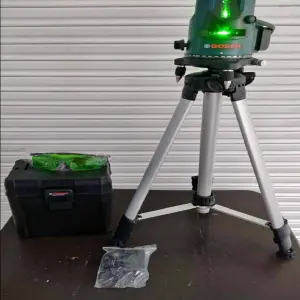 Nivel láser 5 líneas BOSCH + trípode