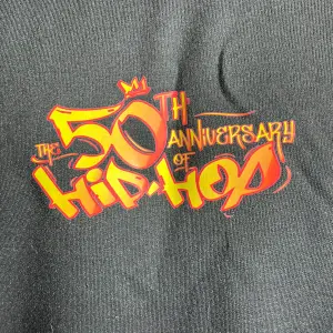 camiseta 50 años hip hop