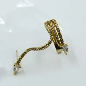 EARCUFF DORADO FLECHA
