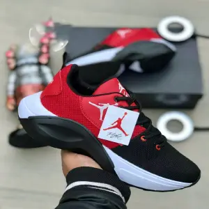 JORDAN ULTRA