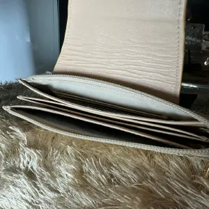 BILLETERA BRILLANTE PARA MUJER DORADA