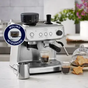 Cafetera espresso Oster Molino integrado
