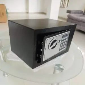 Caja fuerte con clave y llaves