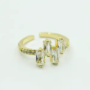 ANILLO DORADO ZIRCON DE CRISTAL