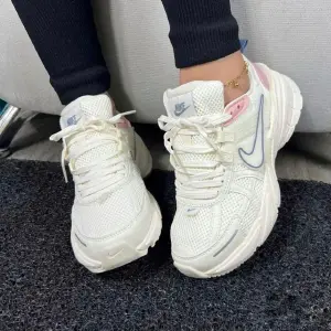 Nike V2k Run Blanco Violeta Dama