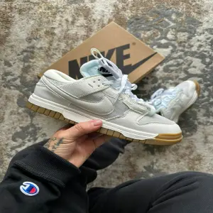 nike dunk remasterde blancos