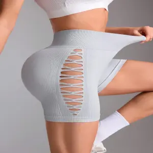 Short deportivo corto con aberturas