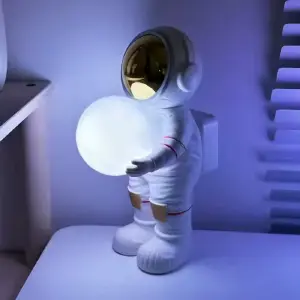 Lampara Y Parlante Astronauta LED YM008