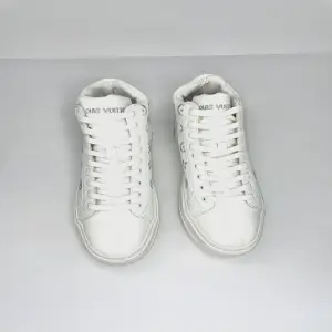 VL BOTA 901 BLANCA GRIS