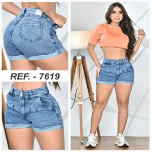 SHORT DE PINZAS DOS BOTONES