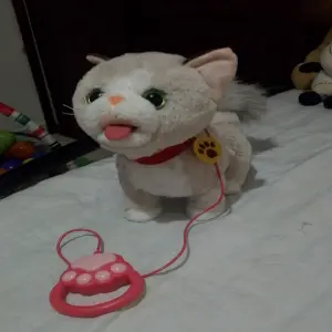 Gato interactivo peluche