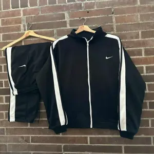 CONJUNTO NIKE NEGRO CIERRE 01