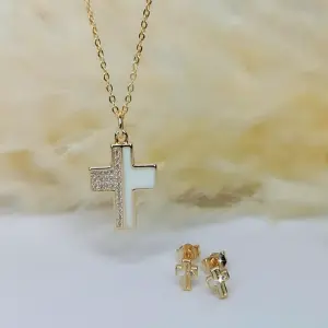 JUEGPOS DE CADENAS DE CRUZ BLANCA