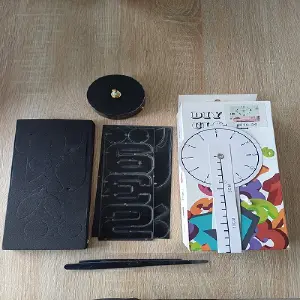 RELOJ 3D 50X50 CM+FRASE EN VINILO NEGRO