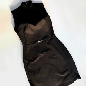 VESTIDO PITILLO NEGRO