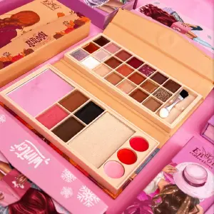HERMOSO ESTUCHE DE SOMBRAS  3 EN 1
