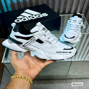 TENIS ADIDAS CORAZÓN
