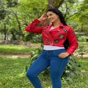 Chaqueta en cuero textil con parche T27L
