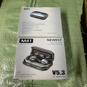 AURICULARES M41