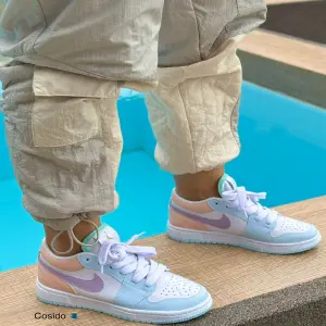 NIKE UNISEX