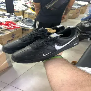 Nike Air Force 1 periodico