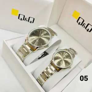 RELOJ PARA PAREJA Q&Q PLATEADO ORIGINAL