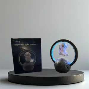 Lampara Led Y Parlante Astronauta