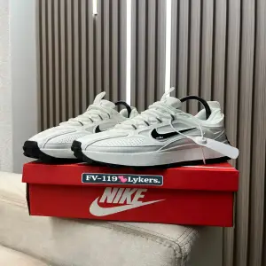 Nike Blanco con negro