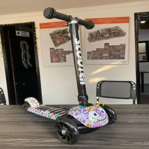 Monopatin Scooter para niña Gusano