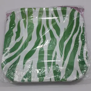 PLATO CUADRADO  VERDE OSCURO ANIMAL PRI