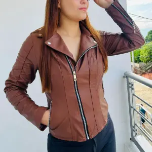 CHAQUETA CUERINA DAMA