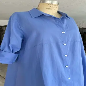 Camisón o vestido azul