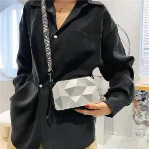 Bolso bandolera pequeño y transversal