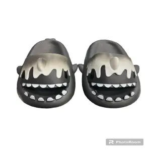 Chanclas tiburón niño modelo 1