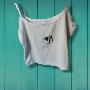 Camiseta crop esqueleto spiderman