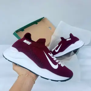 MEDIA DEPORTIVA NIKE