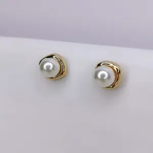 ARETA PEQUEÑA PERLA BLANCA