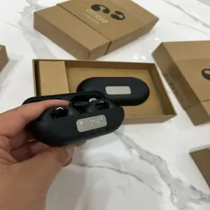Auriculares Ambie Con Pantalla