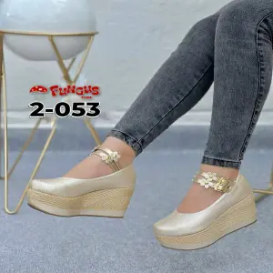Plataforma de Yute con Dos Correas y Flores: Elegancia y Estilo Natural - Plataforma yute dos correas flores