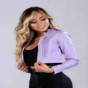 La chaqueta en cuerina Torero (Lila)