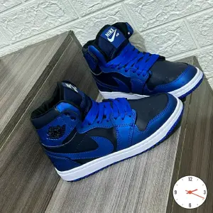 JORDAN RETRO SUELA INYECTADA Y COSIDA